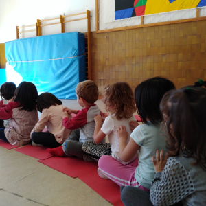 Massatge ioga per a nens i nenes